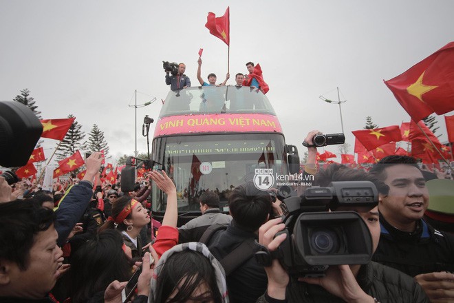 Cầu thủ Phạm Xuân Mạnh: Xong giải chỉ mừng vì có tiền cho mẹ trả nợ