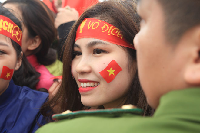 Ghen tị với cô gái được selfie thân mật cùng Tiến Dũng, Xuân Trường