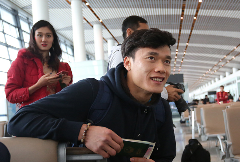 Thủ môn Bùi Tiến Dũng: Không thả thính hoa hậu, chưa nghĩ tới chuyện yêu