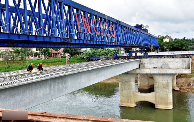 Hợp long cầu Thạch Bích vượt qua sông lớn nhất Quảng Ngãi