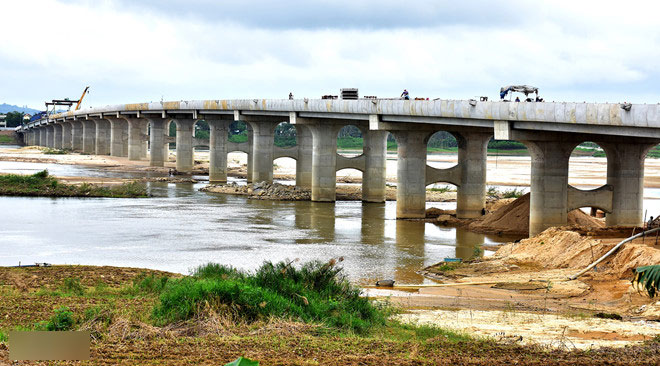 Hợp long cầu Thạch Bích vượt qua sông lớn nhất Quảng Ngãi