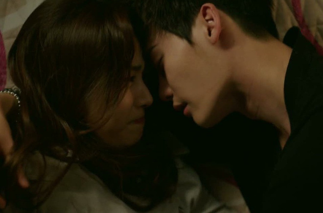 Ai là kẻ thứ ba: Một đêm lạc lối