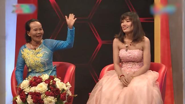 Bố chồng say, nàng dâu tuyên bố: Chồng con con lo, chồng mẹ mẹ lo! khiến mẹ chồng bó tay Bố chồng say, nàng dâu tuyên bố: Chồng con con lo, chồng mẹ mẹ lo! khiến mẹ chồng bó tay