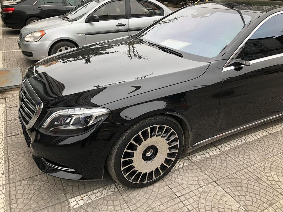 Hà Nội: Xe sang Mercedes-Maybach bị vặt trộm đôi gương trị giá hàng trăm triệu đồng