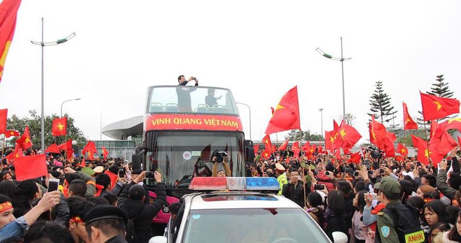 U23 Việt Nam trở về: Những người hùng khổ vì được... yêu!