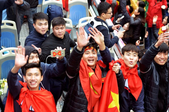 Không thể rời mắt trước khoảnh khắc đẹp như sao Hàn của Văn Hậu