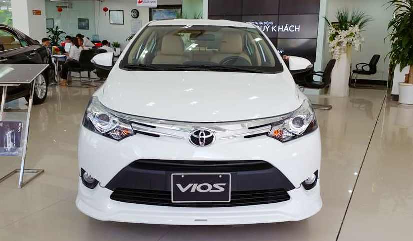 Sát tết, Toyota đồng loạt giảm giá Camry, Vios...