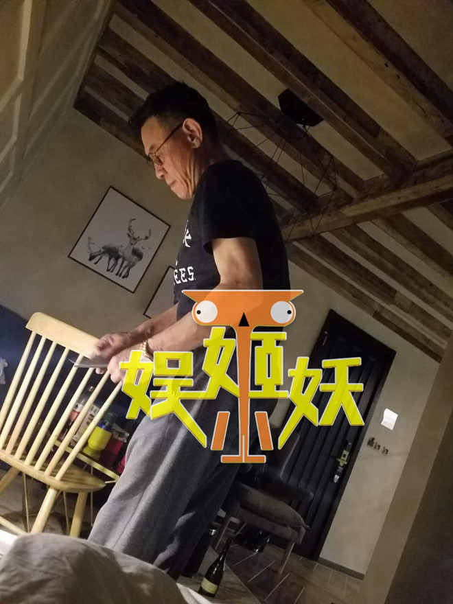 Tài tử 64 tuổi Trung Quốc bị tố bỏ rơi tình trẻ đang mang thai