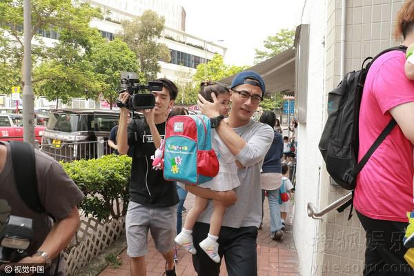 Được nghỉ cũng không về nhà, Dương Mịch lại khiến dân mạng bức xúc, khó chịu