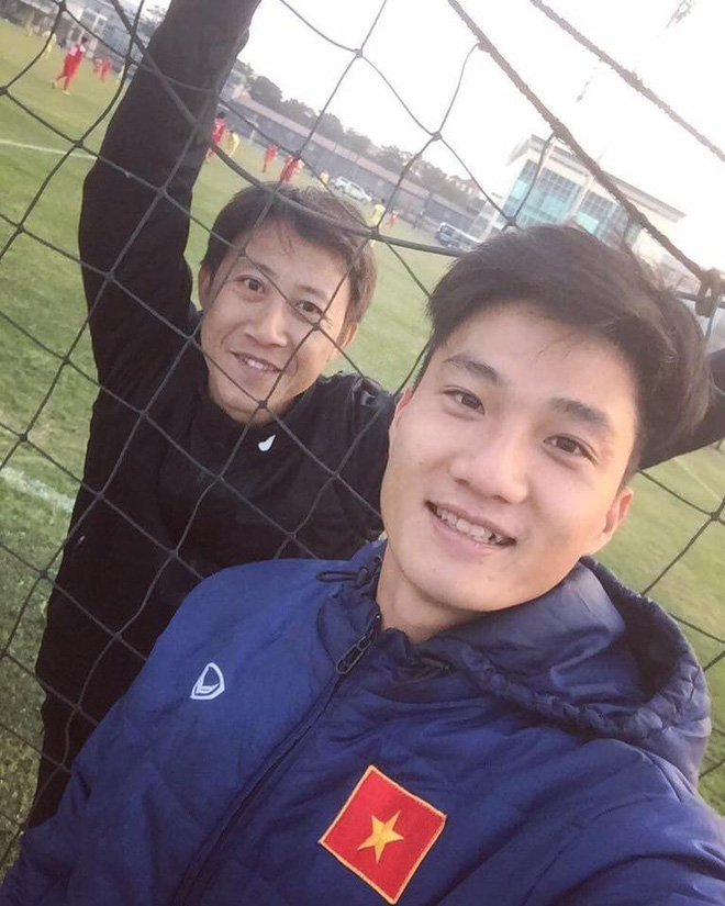 Ai cũng mê mệt Tiến Dũng, nhưng U23 Việt Nam còn 1 chàng thủ môn khác đẹp trai như tài tử, cao 1m86