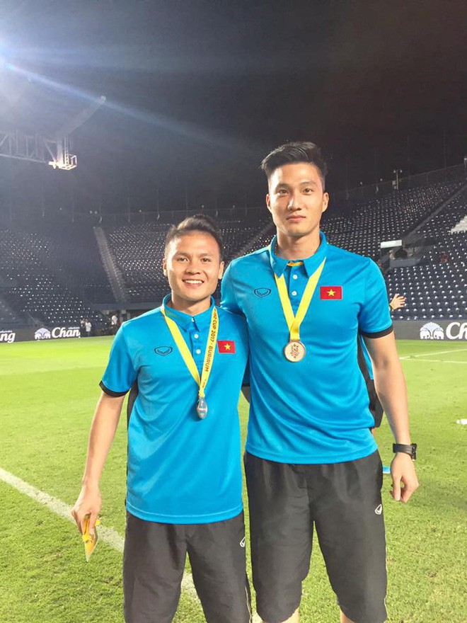 Ai cũng mê mệt Tiến Dũng, nhưng U23 Việt Nam còn 1 chàng thủ môn khác đẹp trai như tài tử, cao 1m86