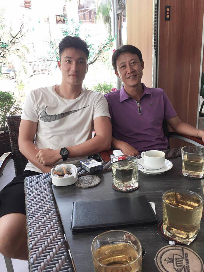 Ai cũng mê mệt Tiến Dũng, nhưng U23 Việt Nam còn 1 chàng thủ môn khác đẹp trai như tài tử, cao 1m86