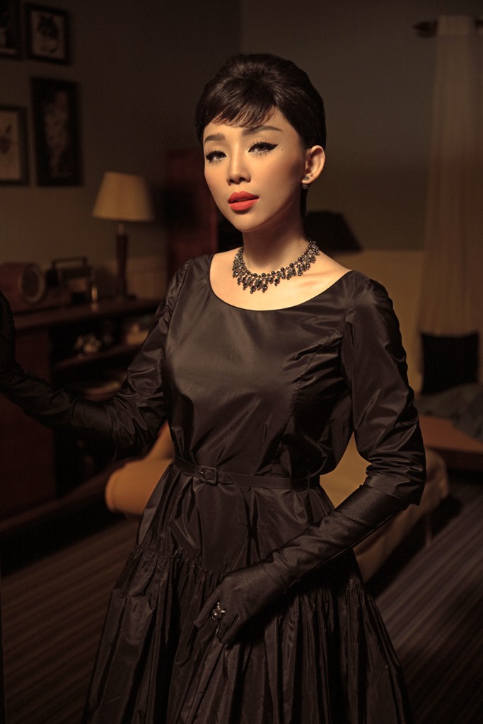 Chán phong cách gợi cảm, Tóc Tiên hoá thân thành huyền thoại thế giới Audrey Hepburn