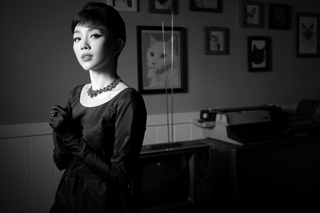 Chán phong cách gợi cảm, Tóc Tiên hoá thân thành huyền thoại thế giới Audrey Hepburn Chán phong cách gợi cảm, Tóc Tiên hoá thân thành huyền thoại thế giới Audrey Hepburn