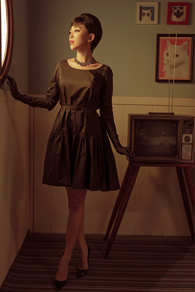 Chán phong cách gợi cảm, Tóc Tiên hoá thân thành huyền thoại thế giới Audrey Hepburn