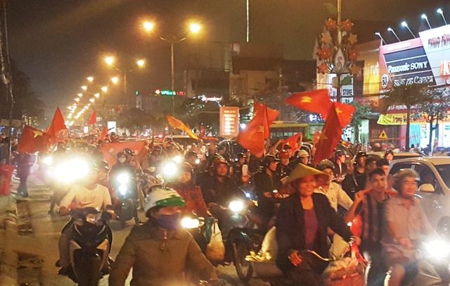 Tối nay, Hà Tĩnh sẽ đón và tặng bằng khen cho trung vệ Bùi Tiến Dũng