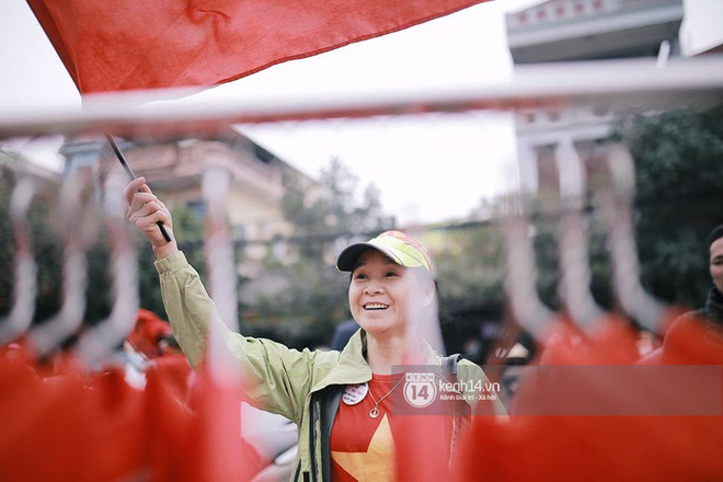 Anh em Tiến Dũng và trung vệ Lê Văn Đại về với gia đình sau lễ diễu hành, gửi lời cảm ơn đến người dân Thanh Hóa