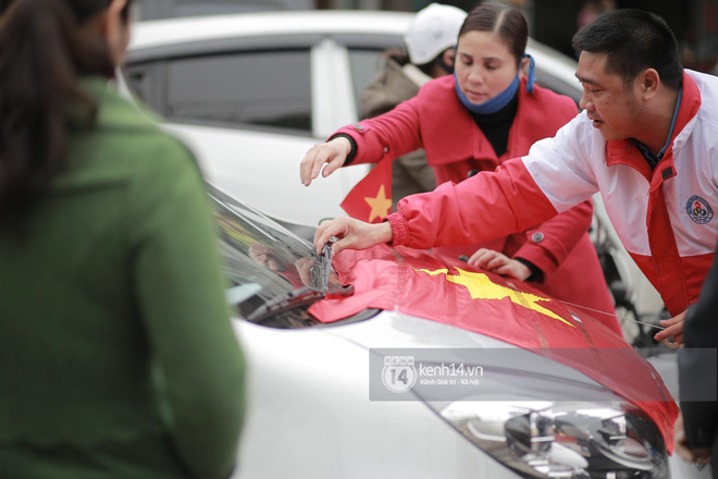 Anh em Tiến Dũng và trung vệ Lê Văn Đại về với gia đình sau lễ diễu hành, gửi lời cảm ơn đến người dân Thanh Hóa