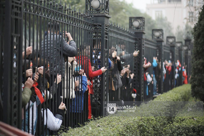 Anh em Tiến Dũng và trung vệ Lê Văn Đại về với gia đình sau lễ diễu hành, gửi lời cảm ơn đến người dân Thanh Hóa