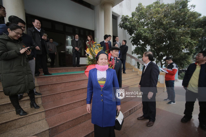 Anh em Tiến Dũng và trung vệ Lê Văn Đại về với gia đình sau lễ diễu hành, gửi lời cảm ơn đến người dân Thanh Hóa