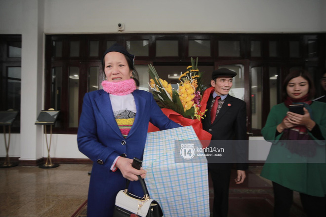 Anh em Tiến Dũng và trung vệ Lê Văn Đại về với gia đình sau lễ diễu hành, gửi lời cảm ơn đến người dân Thanh Hóa