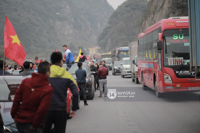 Anh em Tiến Dũng và trung vệ Lê Văn Đại về với gia đình sau lễ diễu hành, gửi lời cảm ơn đến người dân Thanh Hóa