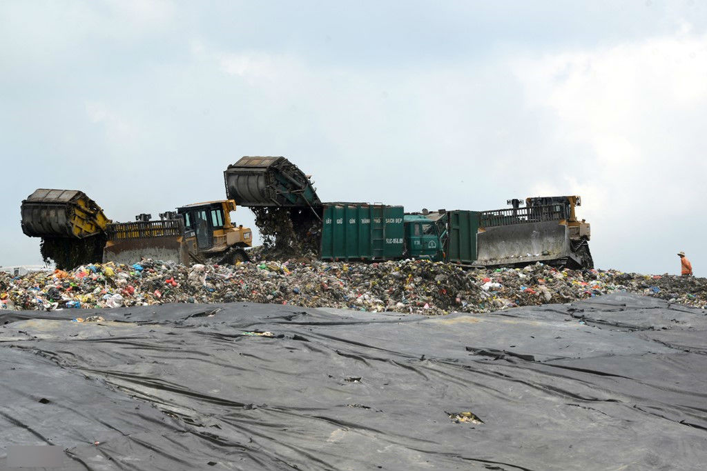 TP.HCM gửi tối hậu thư cho chủ bãi rác Đa Phước