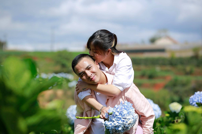 MC Hoàng Linh hạnh phúc như cô gái lần đầu biết yêu trong bộ ảnh cưới tại vườn cẩm tú cầu Đà Lạt MC Hoàng Linh hạnh phúc như cô gái lần đầu biết yêu trong bộ ảnh cưới tại vườn cẩm tú cầu Đà Lạt