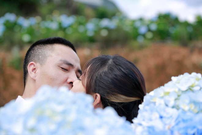 MC Hoàng Linh hạnh phúc như cô gái lần đầu biết yêu trong bộ ảnh cưới tại vườn cẩm tú cầu Đà Lạt MC Hoàng Linh hạnh phúc như cô gái lần đầu biết yêu trong bộ ảnh cưới tại vườn cẩm tú cầu Đà Lạt