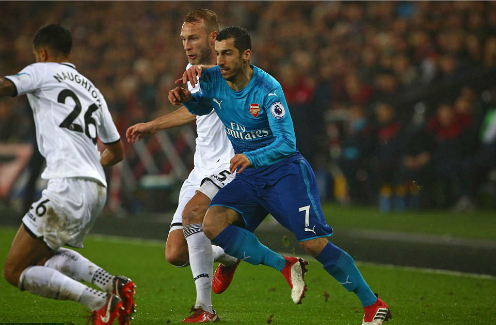 Arsenal thua đậm đội cuối bảng trong lần đầu Mkhitaryan thi đấu