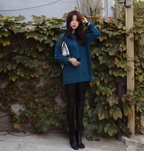 10 cách phối đồ cùng legging đen giúp chị em tự tin xuống phố!