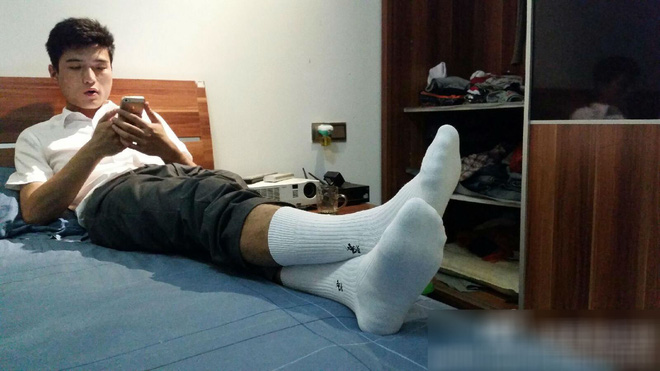 Bất lực với anh chồng siêu bẩn, thà nhịn yêu cả tháng còn hơn phải đi tắm, vợ lên mạng nhờ chị em hiến kế