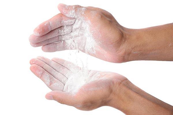 Không thể ngờ ngoài làm đẹp, phấn rôm còn có công dụng bất ngờ thế này Không thể ngờ ngoài làm đẹp, phấn rôm còn có công dụng bất ngờ thế này