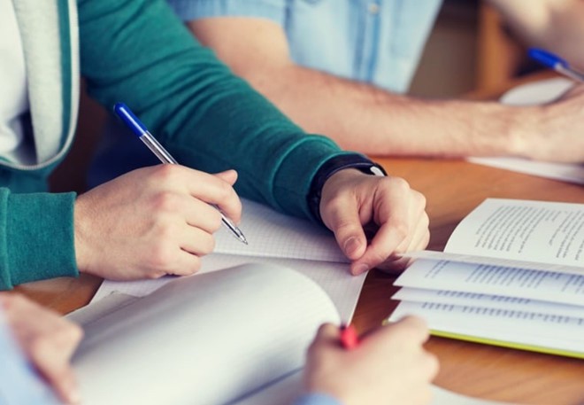 Bắt gặp con sói mẹ bị mắc bẫy, ra tay làm một việc, người đàn ông được hưởng lợi cả đời