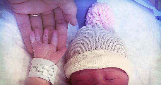 Ca sĩ Đình Bảo AC&M và vợ đón con gái đầu lòng tại Mỹ