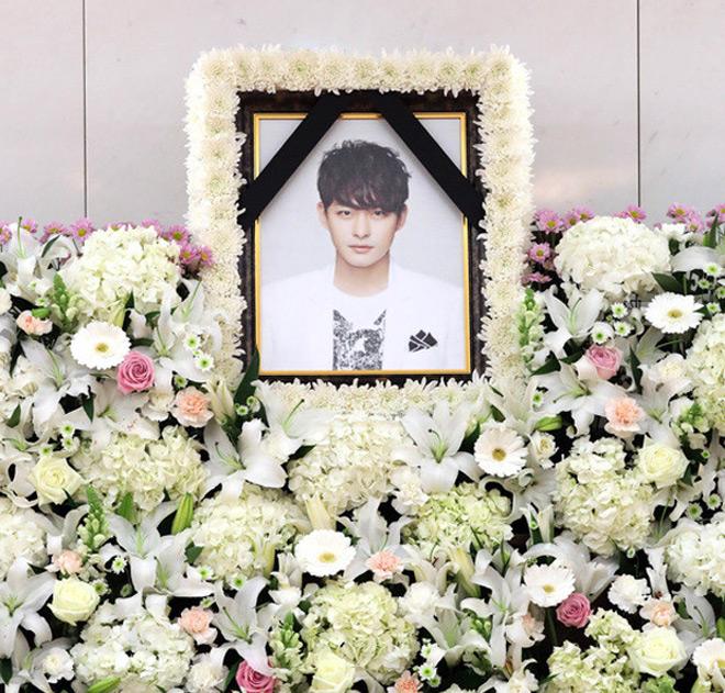 Làm em trai của các nữ thần giải trí tưởng rằng sung sướng mà khổ không ngờ