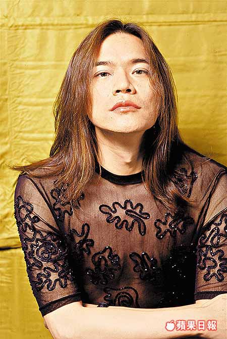 Bị vợ đại gia ly dị, tài tử Hong Kong phát bệnh tâm thần, lang thang trên phố