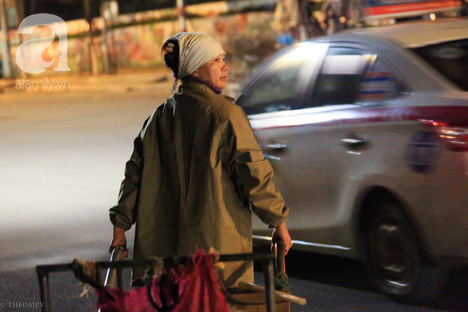 Cuộc sống về khuya của những người vận chuyển trong đêm Hà Nội 8 độ rét thấu xương