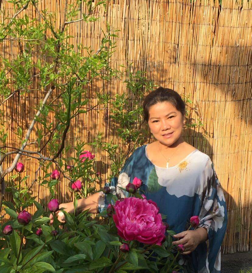Tuổi U70, NSND Thanh Hoa vẫn trẻ trung mặc váy cưới bên chồng trẻ Tuổi U70, NSND Thanh Hoa vẫn trẻ trung mặc váy cưới bên chồng trẻ