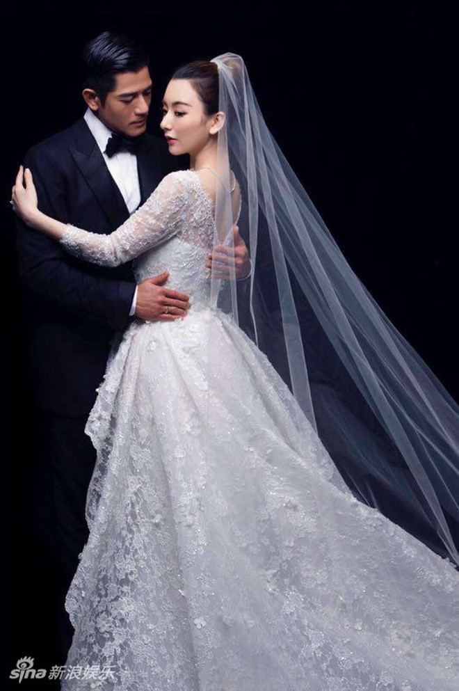 Thiên Vương Quách Phú Thành đưa vợ trẻ đi chơi, chiều vợ như bà hoàng Thiên Vương Quách Phú Thành đưa vợ trẻ đi chơi, chiều vợ như bà hoàng