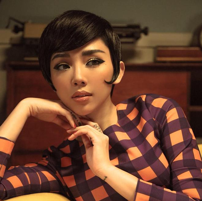 Tóc Tiên, Hương Giang Idol hài hước kêu trời khi biết tin U23 Việt Nam sẽ có mặt tại TP.HCM