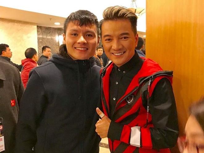 Tóc Tiên, Hương Giang Idol hài hước kêu trời khi biết tin U23 Việt Nam sẽ có mặt tại TP.HCM