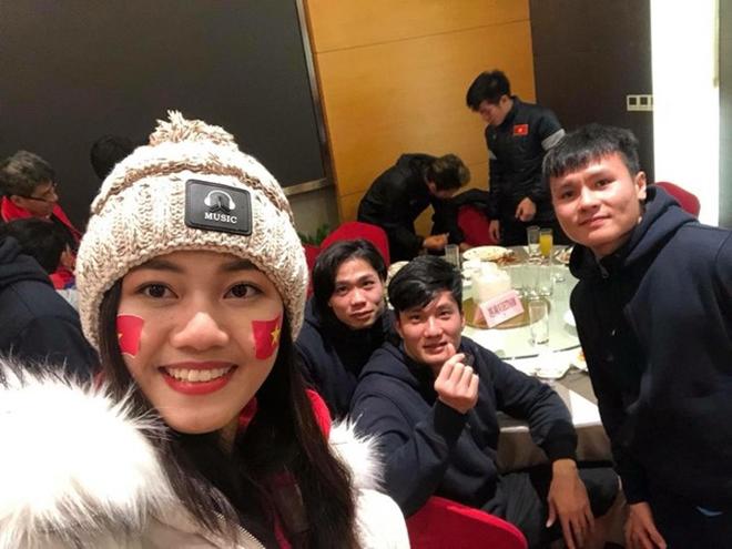 Tóc Tiên, Hương Giang Idol hài hước kêu trời khi biết tin U23 Việt Nam sẽ có mặt tại TP.HCM