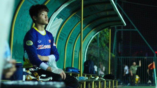 Cơn sốt mang tên Bùi Tiến Dũng và bóng đêm bủa vây Phí Minh Long