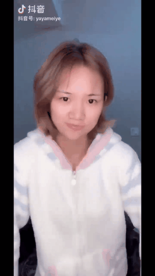 Ngoài U23, trên Facebook còn hot trào lưu biến hình chỉ với một cái phẩy tay!