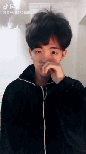 Ngoài U23, trên Facebook còn hot trào lưu biến hình chỉ với một cái phẩy tay!