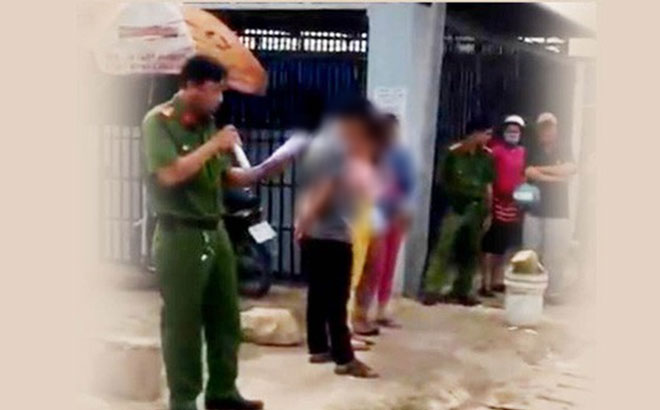 Bộ Công an yêu cầu báo cáo vụ công an bêu tên người mua bán dâm giữa đường phố