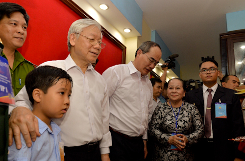 Tổng Bí thư thăm hầm vũ khí dùng tấn công Dinh Độc Lập năm 1968