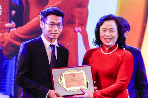 Chủ nhân hai huy chương vàng Hóa là gương mặt trẻ thủ đô tiêu biểu
