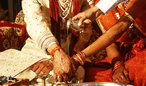Tục kiểm tra trinh tiết cô dâu ở Ấn Độ